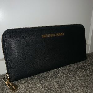 Michael Kors Jet Set Travel Wallet